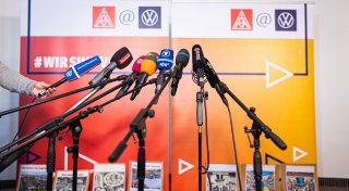 VW-Tarifrunde: Erster Verhandlungstag endet nach 13 Stunden