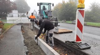 Neuer Asphalt quer durch das Warburger Industriegebiet Nord