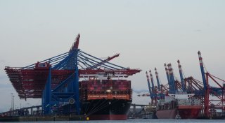 Reedereien Hapag-Lloyd und Maersk teilen Laderäume