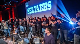 Bielefelder Kult-Chor Shantallica schmettert eigene Shantys im ausverkauften Lokschuppen