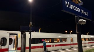 Feuerwehreinsatz an der Bahnstrecke zwischen Porta und Bad Oeynhausen: Reisende in Minden gestrandet
