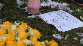 Grabschmuck in Bad Oeynhausen gestohlen: Angehörige senden Nachricht an Blumendieb