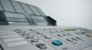 Defektes Fax-Gerät: Briefwahlanfragen in Spenge landen im digitalen Nirvana