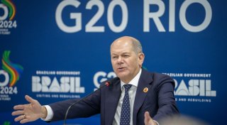 Während Olaf Scholz in Rio die Welt retten will, gerät er zu Hause in Not