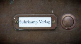 Möhrle übernimmt Suhrkamp komplett - Unselds Witwe hört auf