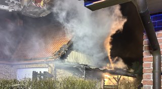 Rauchwolken über Espelkamp: Brand in Siedlung
