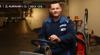 „Ich tue etwas Gutes“: Junger Mann aus dem Kreis Paderborn findet Job trotz Diagnose