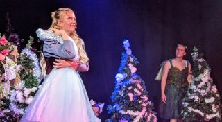 Märchenhaftes Musical: „Drei Haselnüsse für Aschenbrödel“ bezaubert im Kreis Höxter