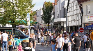 Großer Andrang in der Bünder Innenstadt: Spiel und Spaß beim Kinderfest