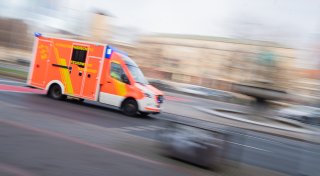 Auto kollidiert mit Rettungswagen auf Einsatzfahrt in Bünde
