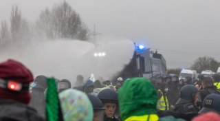Große Proteste gegen Gründung neuer AfD-Jugendorganisation