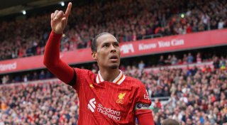 Van Dijk trifft spät: Liverpool kurz vor 20. Meisterschaft