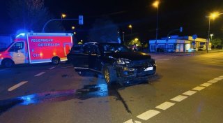 Lautstarker Unfall auf der B61 in Gütersloh - Autos kollidieren an zentraler Kreuzung