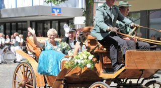 Königspaar begeistert Steinheim beim Schützenfest