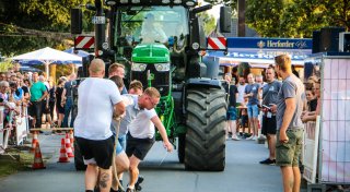 Bier für 1,90 Euro und Traktor-Pulling: Mit diesen Angeboten lockt ein Herforder Dorffest