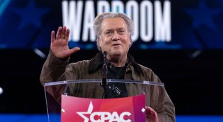 Bannon beendet Rede mit Hitlergruß-ähnlicher Geste