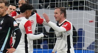 Frankfurt nach Leipzig-Patzer erster Bayern-Verfolger