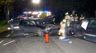Drei Autos kollidieren auf der Nordstraße an der Bahnbrücke in Paderborn