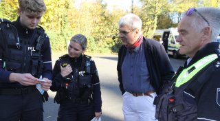 Drogen und gefälschter Führerschein: Polizei kontrolliert auf B1 bei Salzkotten