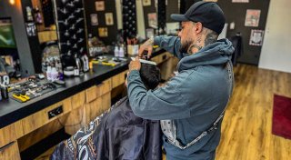 Bielefelder eröffnet neuen Barbershop - in Gedenken an getöteten Ex-Boxer Nimani