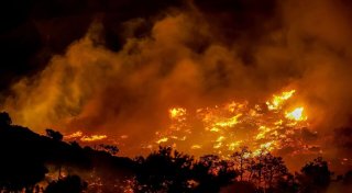 Waldbrand auf Kreta - Einwohner und Touristen müssen fliehen