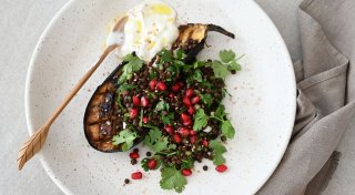 Spiel mit den Aromen: Geschmorte Auberginen mit Linsensalat