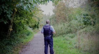 Nach versuchter Vergewaltigung in Bielefelder Park: Polizei fahndet nach Verdächtigen