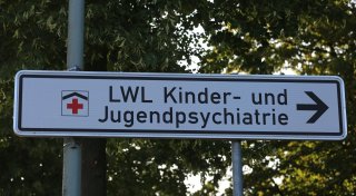 Mädchen (13) begeht Messer-Attacke in Paderborn: Klinik räumt Fehleinschätzung ein