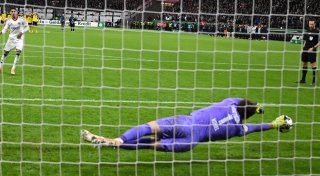 BVB gewinnt Krimi in Frankfurt - Wolfsburg und Augsburg raus