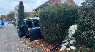 Frau bei Unfall im Kreis Gütersloh schwer verletzt - 77-Jährige rast plötzlich in Garten