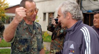 Rote Karten, Bundeswehr: Was Völler 2002 in Bosnien erlebte