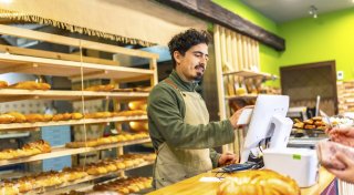 Deshalb setzt ein Gütersloher Bäckerei-Chef noch auf Bargeld
