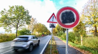 Unbekannte „beseitigen“ Tempolimit an Bundesstraße in Herford - Polizei ermittelt