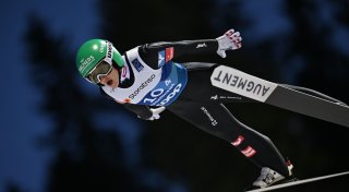 Skispringerin Pinkelnig stürzt auf Olympia-Schanze schwer