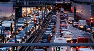Umfrage: Zeitdruck und Gereiztheit bei der Arbeit nehmen zu