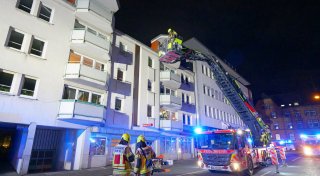 Feuerwehr Paderborn rettet hochbetagte Bewohnerinnen aus verrauchter Wohnung