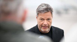 Habeck wirbt auf Tech-Konferenz für Gründerinnen