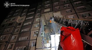 Drohne trifft Wohnhaus - Tote und Verletzte in Dnipro