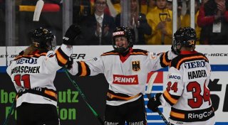 Parallele Eishockey-Länderspiele von Männern und Frauen