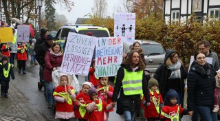 Protest in Stemwede: Kitas steht das Wasser bis zum Hals