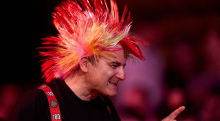 Deutsches Darts-Duo startet mit Sieg in Team-WM