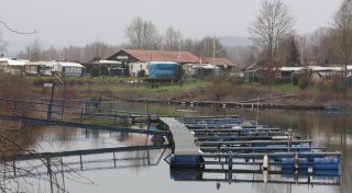 Aus dieser Kiesgrube an der Weser nahe Beverungen soll ein Campingplatz werden