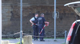 Lebensgefährlicher Unfall: Mann stürzt in Minden mehrere Meter in die Tiefe