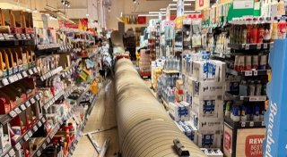 Lüftungsrohr fällt in Lemgoer Supermarkt von der Decke - sechs Verletzte