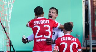 Dank Ersatzkeeper: Cottbus wirft Hannover aus dem Pokal