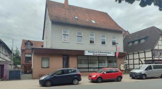 Brandanschlag auf Tischlerei in Brakel: Bettlaken fängt Feuer