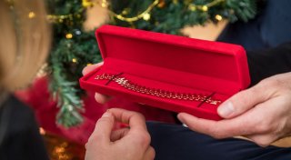 Festzeit-Ausgaben: Warum wir zu Weihnachten mehr ausgeben