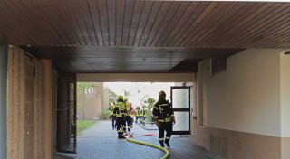 Brand in Mehrfamilienhaus in Herford: Eine Bewohnerin verletzt