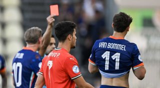 Niederlande trotz van Bommels Platzverweis im EM-Halbfinale