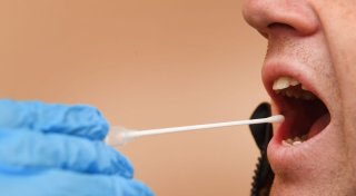 Mann schickt Freund zum Vaterschaftstest und fliegt auf